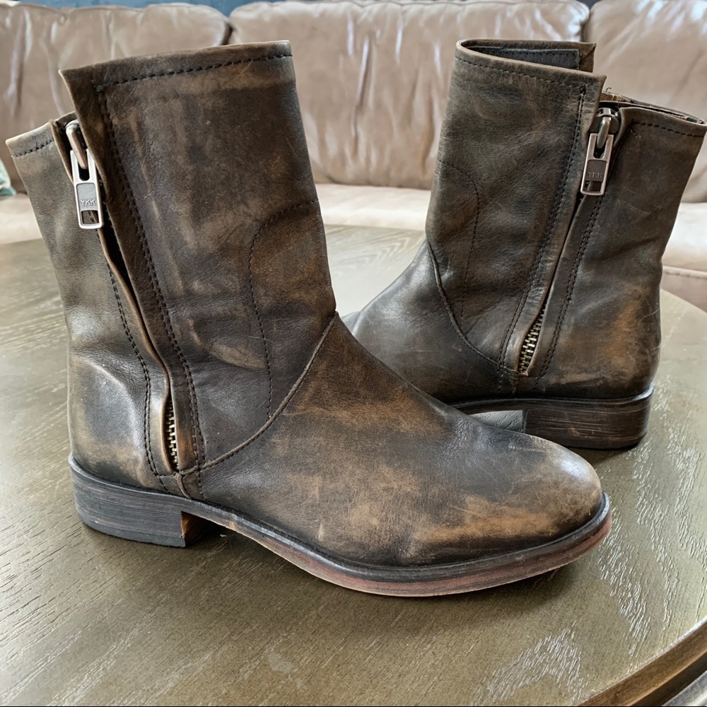 Hinge distressed double zip Sheldon boot
